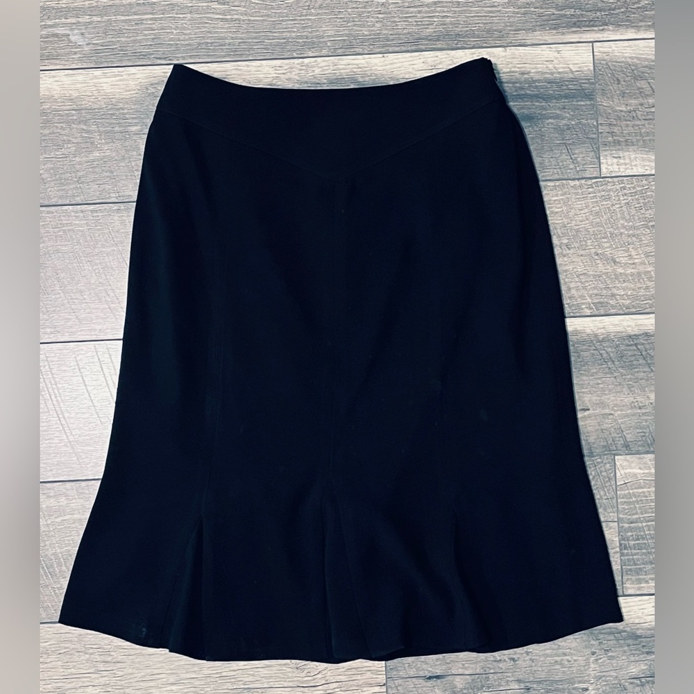Women’s black suit skirt by Alfani size 6